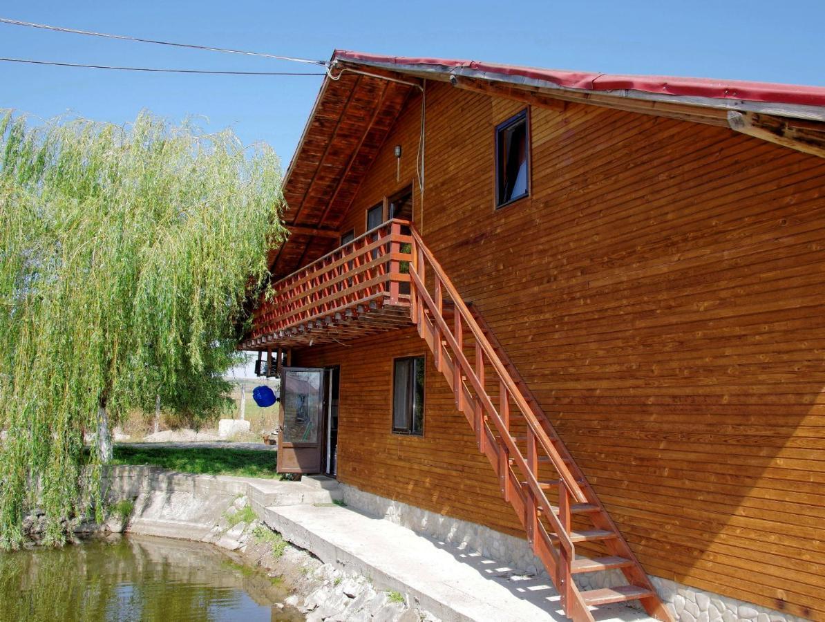 Pensiunea ,,La Struti" Târgu Neamț Exterior photo