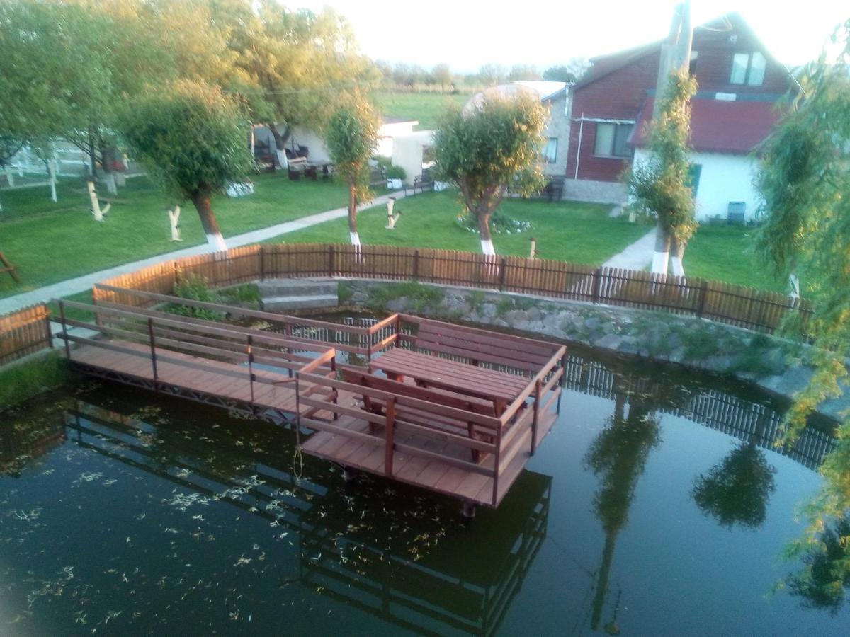 Pensiunea ,,La Struti" Târgu Neamț Exterior photo